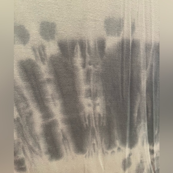 American Eagle ladies short sleeve tee. Light green & gray tie-dye. Size XL - Picture 2 of 4